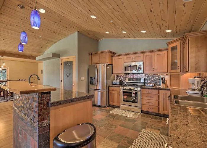 5 Mi To Butte Creek Trail: W/ Deck! Holiday home *
