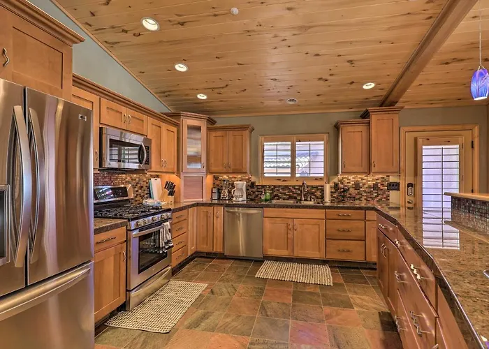 Holiday home 5 Mi To Butte Creek Trail: W/ Deck!